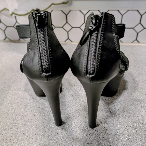 Elegant Black Platform Heels - Picture 5 of 7